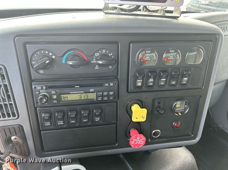 image for item DQ0873 2007 International 7600  refuse truck