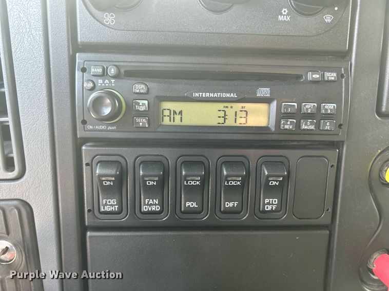 image for item DQ0873 2007 International 7600  refuse truck