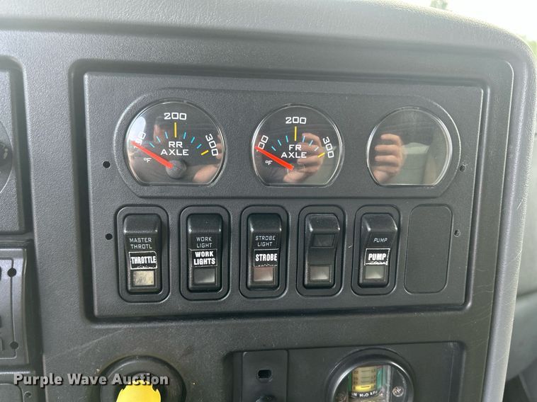 image for item DQ0873 2007 International 7600  refuse truck