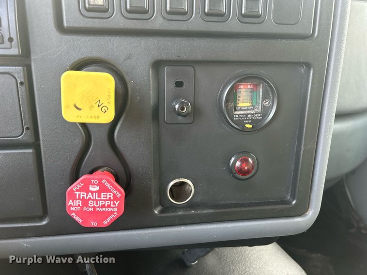 image for item DQ0873 2007 International 7600  refuse truck