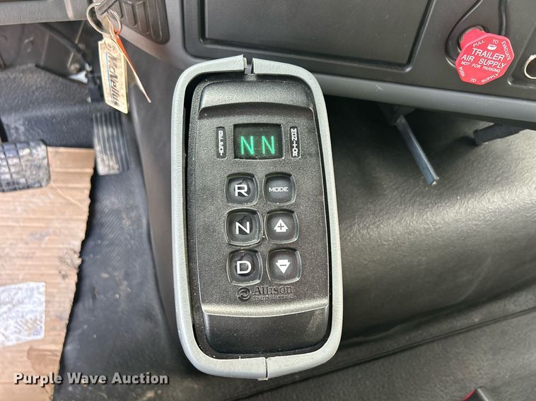 image for item DQ0873 2007 International 7600  refuse truck