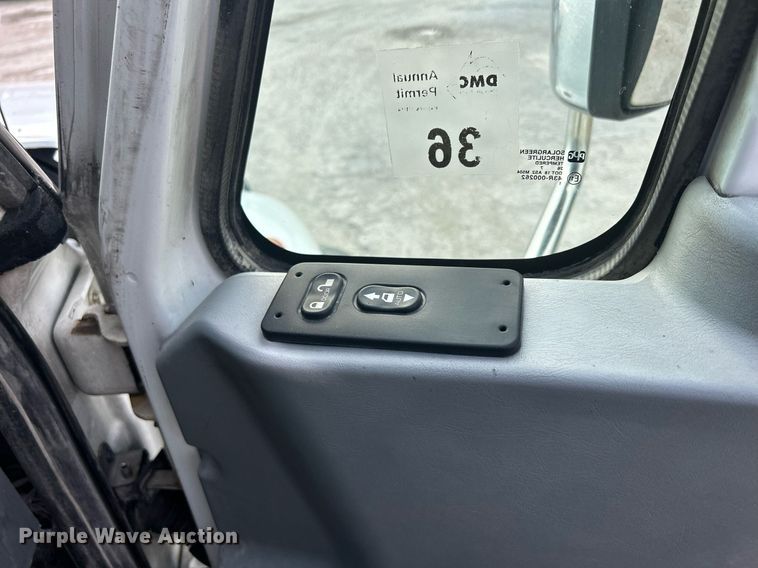 image for item DQ0873 2007 International 7600  refuse truck