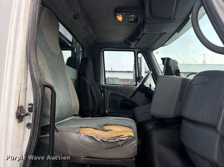 image for item DQ0873 2007 International 7600  refuse truck