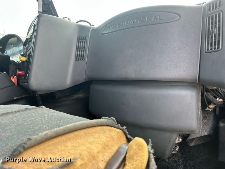 image for item DQ0873 2007 International 7600  refuse truck