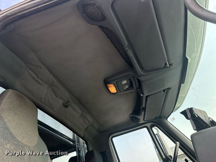 image for item DQ0873 2007 International 7600  refuse truck