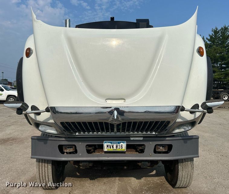 image for item DQ0873 2007 International 7600  refuse truck