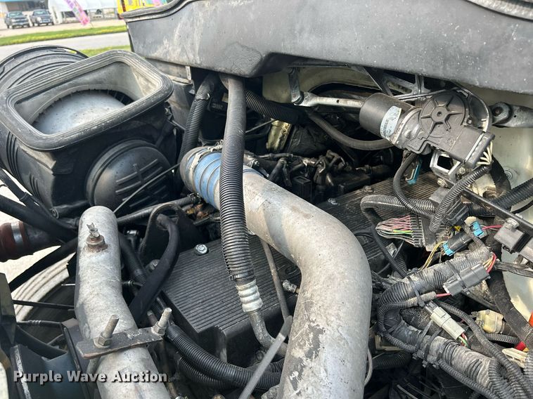 image for item DQ0873 2007 International 7600  refuse truck