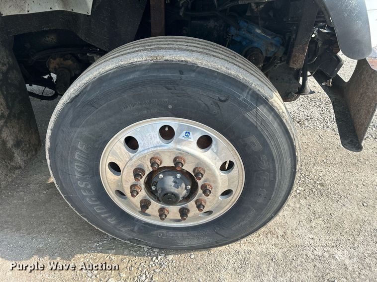 image for item DQ0873 2007 International 7600  refuse truck