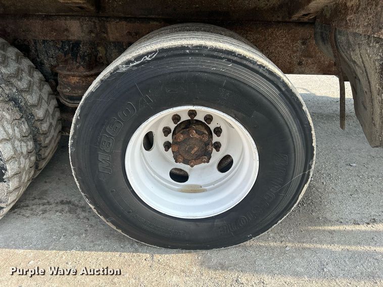 image for item DQ0873 2007 International 7600  refuse truck