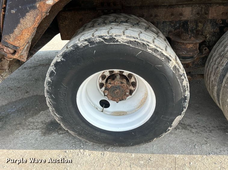 image for item DQ0873 2007 International 7600  refuse truck