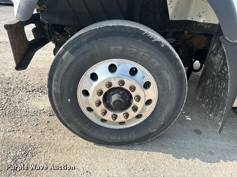 image for item DQ0873 2007 International 7600  refuse truck