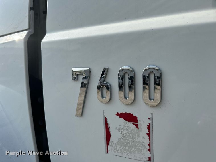 image for item DQ0873 2007 International 7600  refuse truck