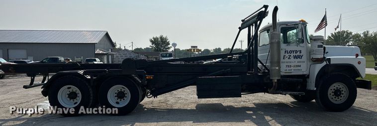 image for item DQ0874 1998 Mack RB690S  roll-off container truck