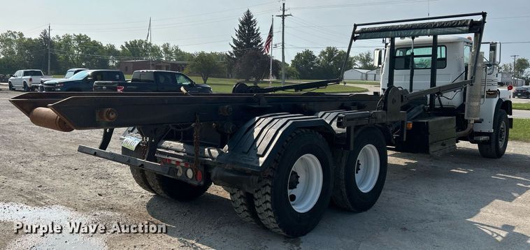 image for item DQ0874 1998 Mack RB690S  roll-off container truck