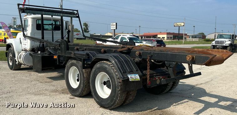 image for item DQ0874 1998 Mack RB690S  roll-off container truck