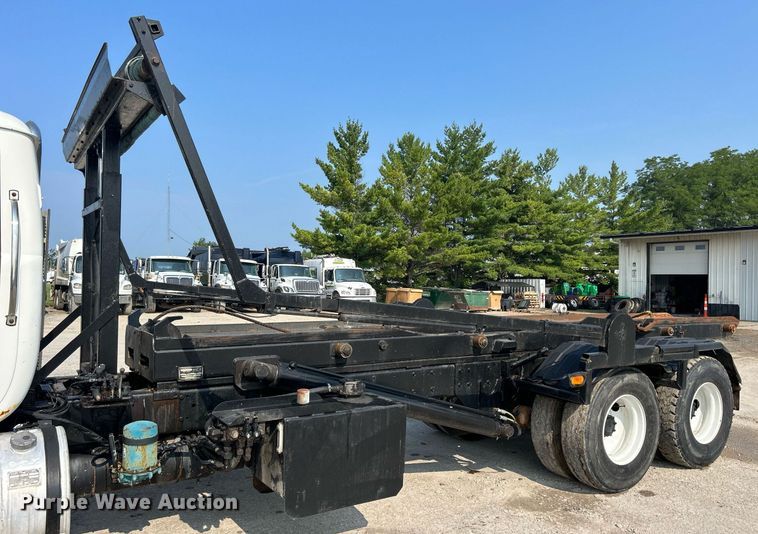 image for item DQ0874 1998 Mack RB690S  roll-off container truck