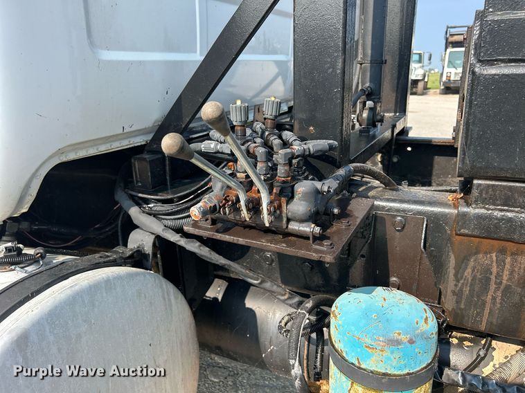 image for item DQ0874 1998 Mack RB690S  roll-off container truck