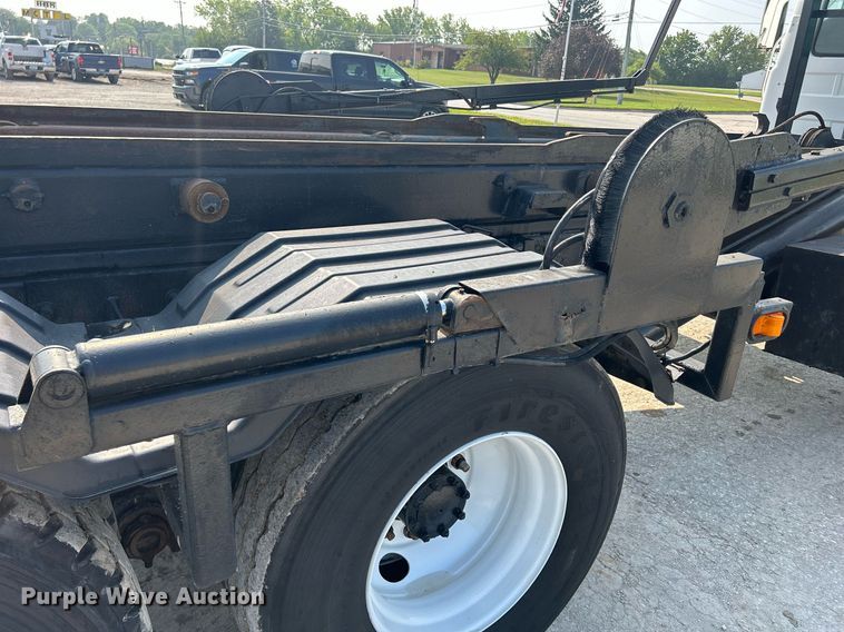 image for item DQ0874 1998 Mack RB690S  roll-off container truck