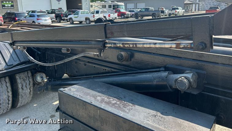 image for item DQ0874 1998 Mack RB690S  roll-off container truck