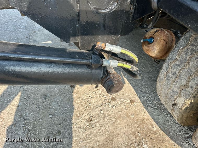 image for item DQ0874 1998 Mack RB690S  roll-off container truck