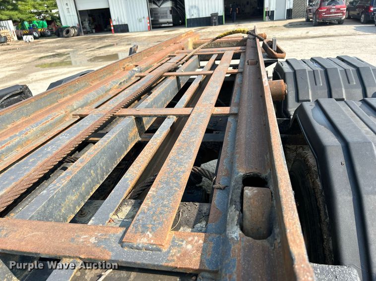 image for item DQ0874 1998 Mack RB690S  roll-off container truck