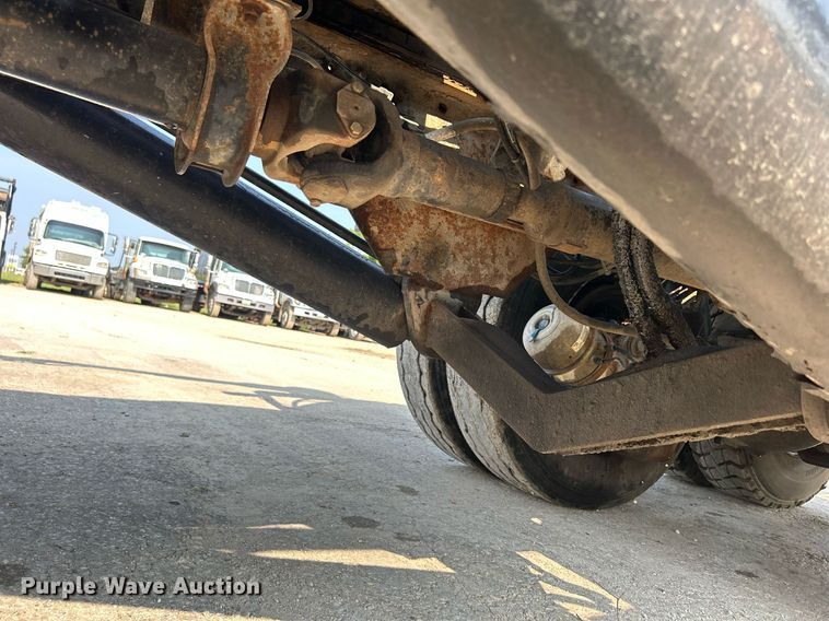 image for item DQ0874 1998 Mack RB690S  roll-off container truck