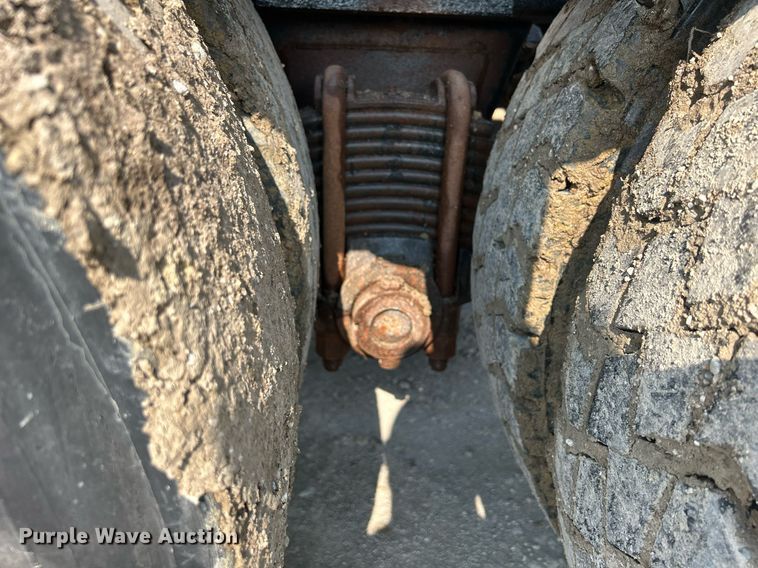 image for item DQ0874 1998 Mack RB690S  roll-off container truck