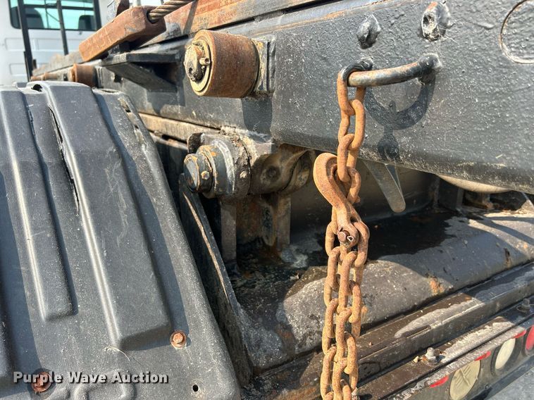 image for item DQ0874 1998 Mack RB690S  roll-off container truck