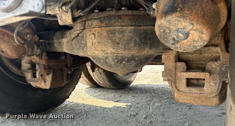 image for item DQ0874 1998 Mack RB690S  roll-off container truck