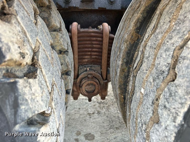 image for item DQ0874 1998 Mack RB690S  roll-off container truck