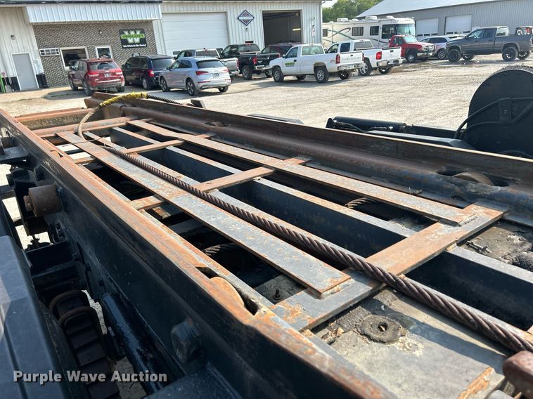 image for item DQ0874 1998 Mack RB690S  roll-off container truck