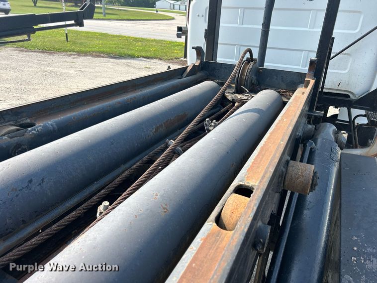 image for item DQ0874 1998 Mack RB690S  roll-off container truck