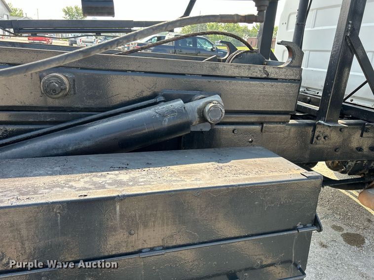 image for item DQ0874 1998 Mack RB690S  roll-off container truck