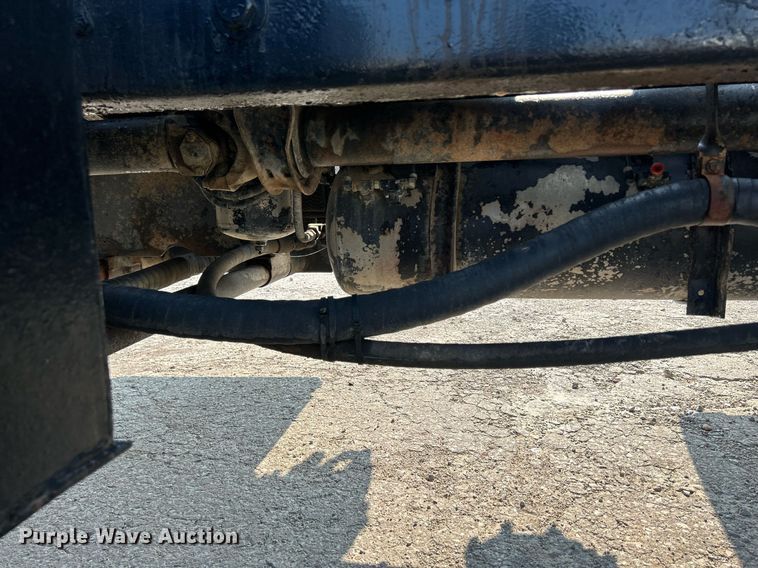 image for item DQ0874 1998 Mack RB690S  roll-off container truck