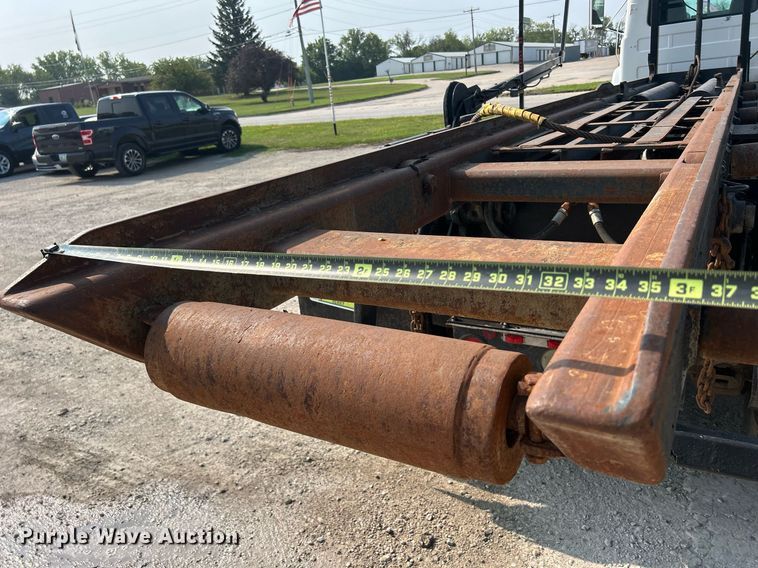 image for item DQ0874 1998 Mack RB690S  roll-off container truck