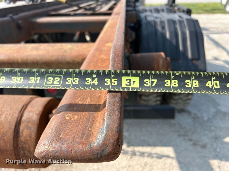 image for item DQ0874 1998 Mack RB690S  roll-off container truck