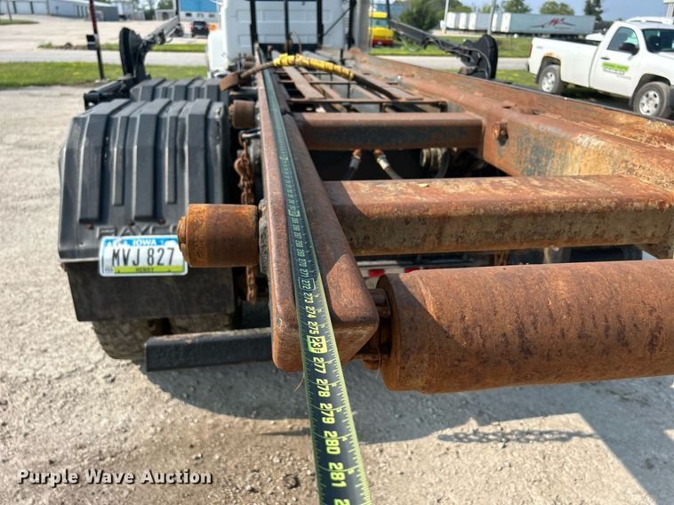 image for item DQ0874 1998 Mack RB690S  roll-off container truck