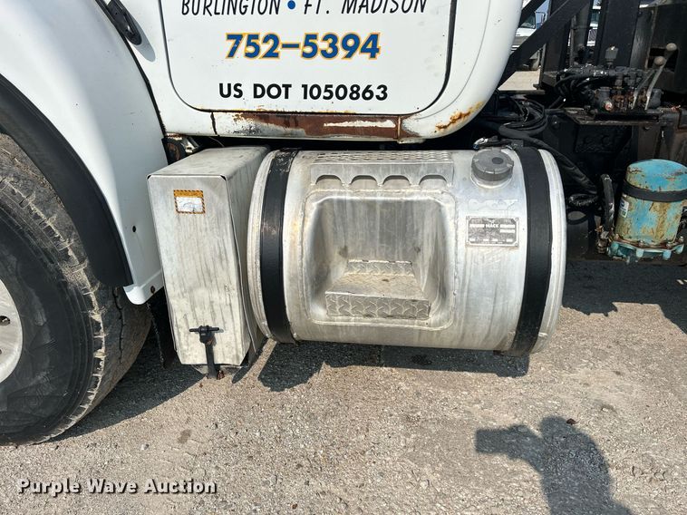 image for item DQ0874 1998 Mack RB690S  roll-off container truck