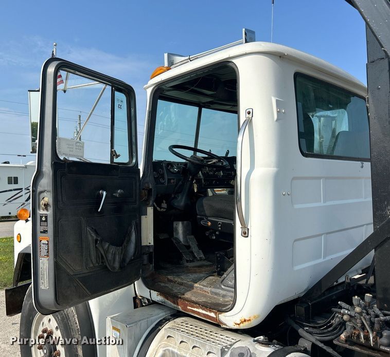 image for item DQ0874 1998 Mack RB690S  roll-off container truck