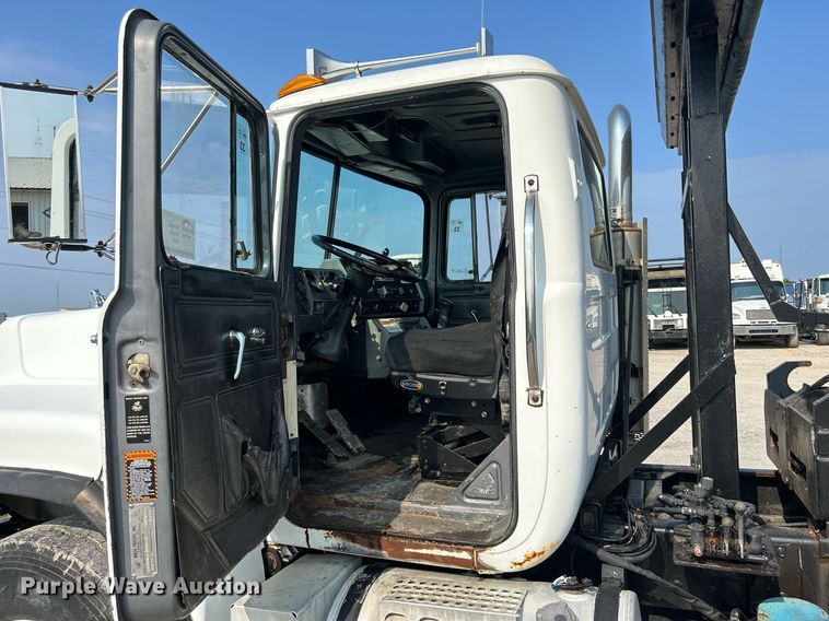 image for item DQ0874 1998 Mack RB690S  roll-off container truck