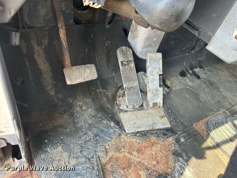 image for item DQ0874 1998 Mack RB690S  roll-off container truck