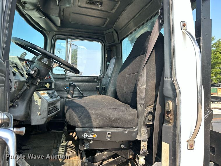 image for item DQ0874 1998 Mack RB690S  roll-off container truck