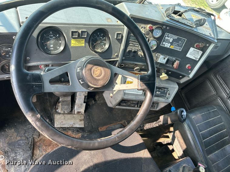 image for item DQ0874 1998 Mack RB690S  roll-off container truck