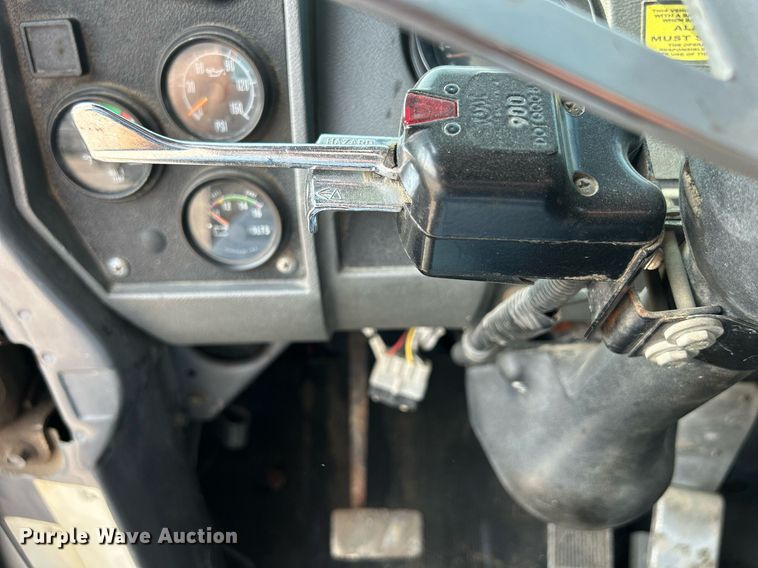 image for item DQ0874 1998 Mack RB690S  roll-off container truck