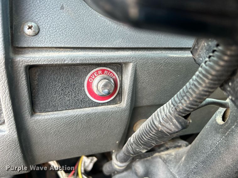 image for item DQ0874 1998 Mack RB690S  roll-off container truck