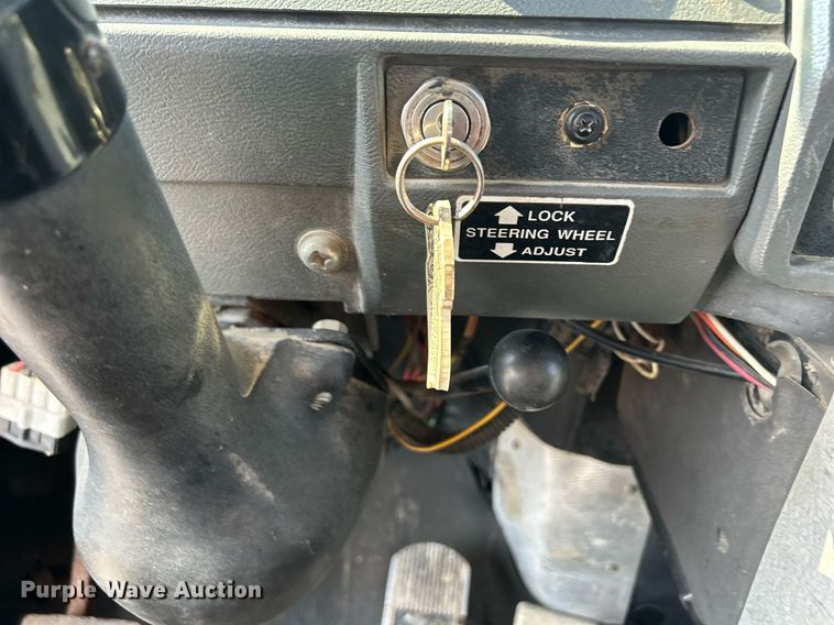 image for item DQ0874 1998 Mack RB690S  roll-off container truck