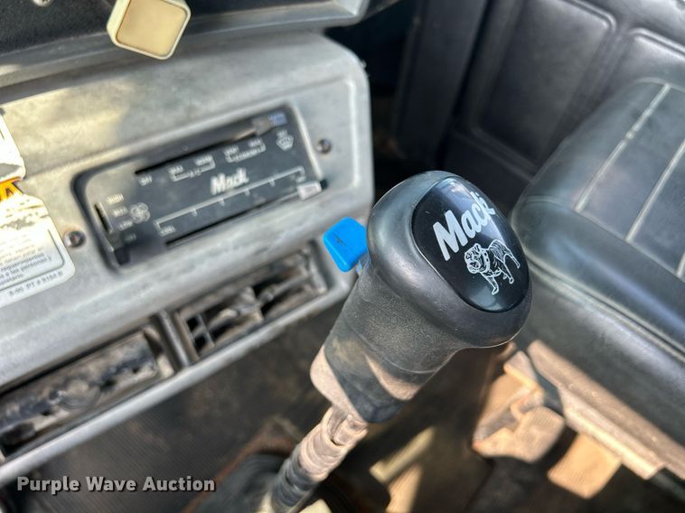 image for item DQ0874 1998 Mack RB690S  roll-off container truck