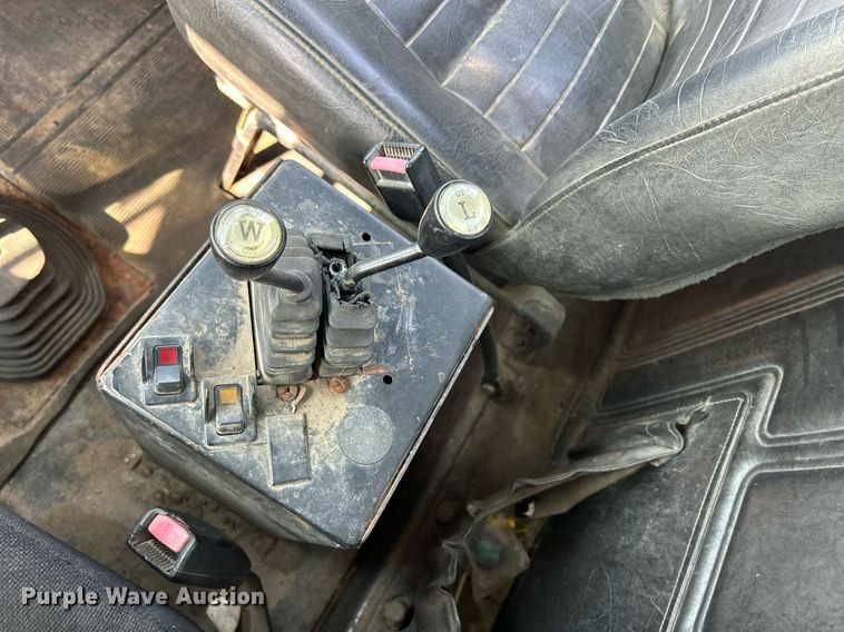 image for item DQ0874 1998 Mack RB690S  roll-off container truck