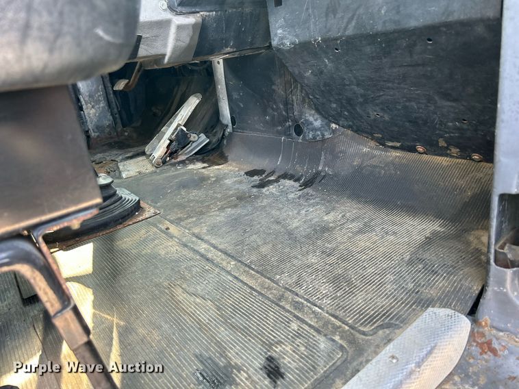 image for item DQ0874 1998 Mack RB690S  roll-off container truck