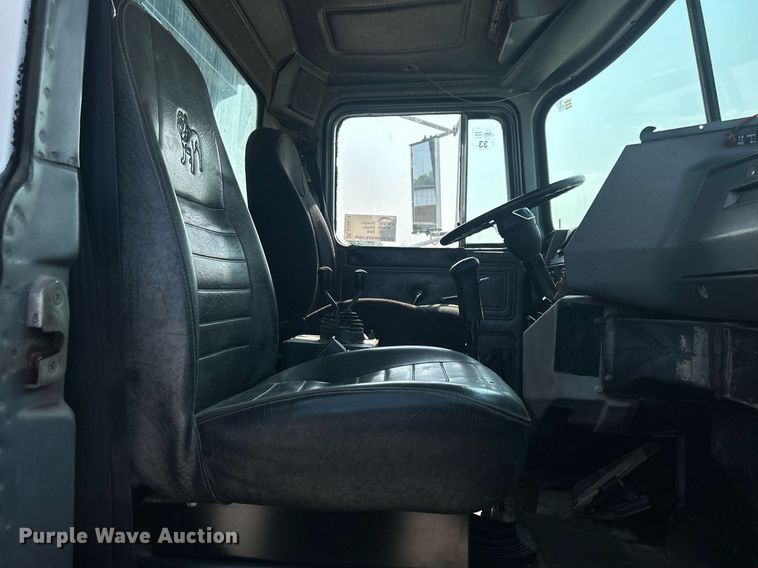 image for item DQ0874 1998 Mack RB690S  roll-off container truck